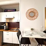 Marilyn - Center 2 People Apartment Fontainebleau