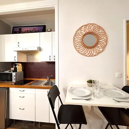 Marilyn - Center 2 People Apartment Fontainebleau