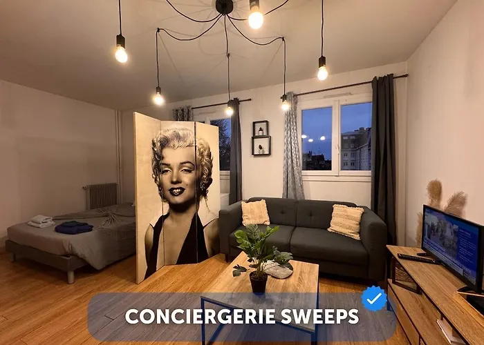 Marilyn - Center 2 People